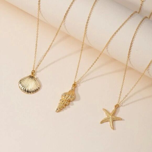 ✨💫 Gold Tone Minimalist Necklace with Starfish Only ✨💫 - Picture 1 of 4